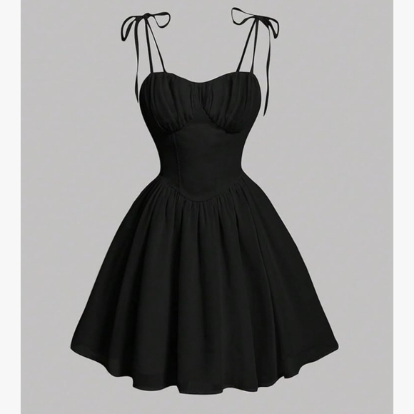 Chic Black Dress for Women - Picture 6 of 16